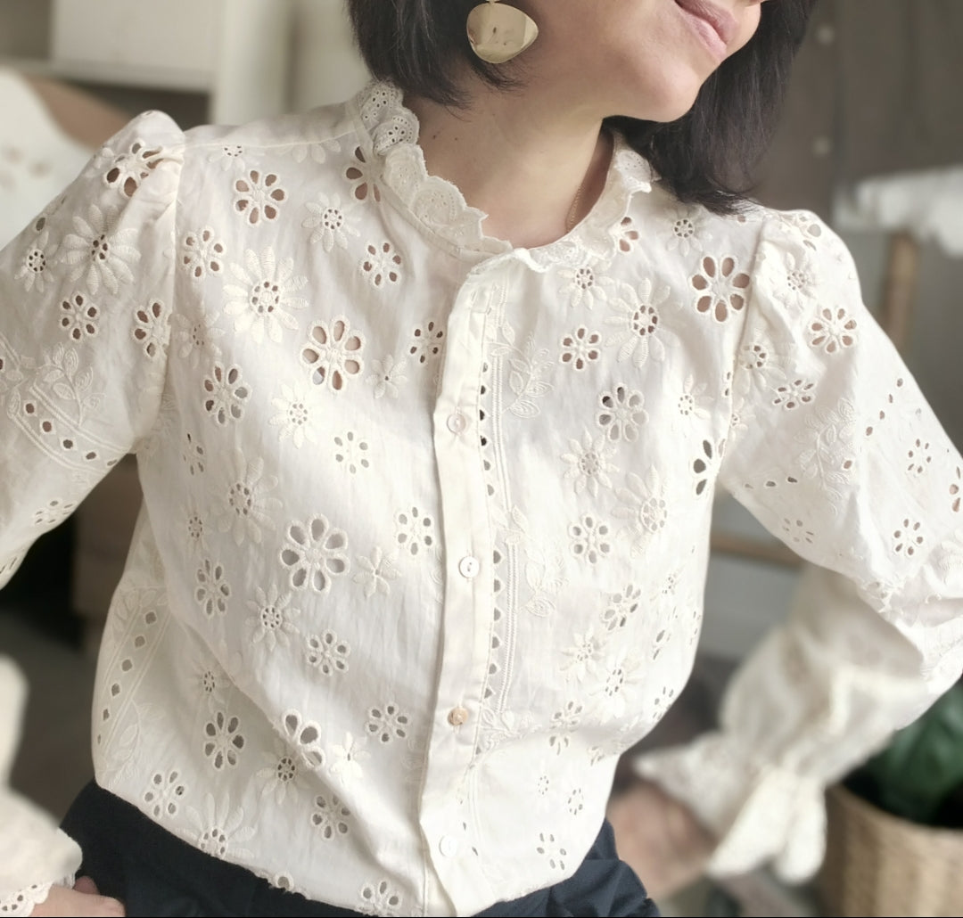 Chemise à broderie anglaise