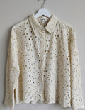 Chemise à broderie anglaise