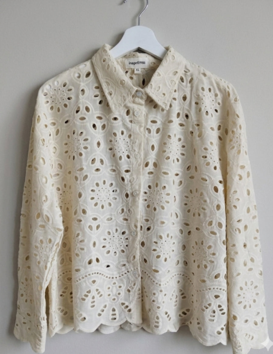 Chemise à broderie anglaise